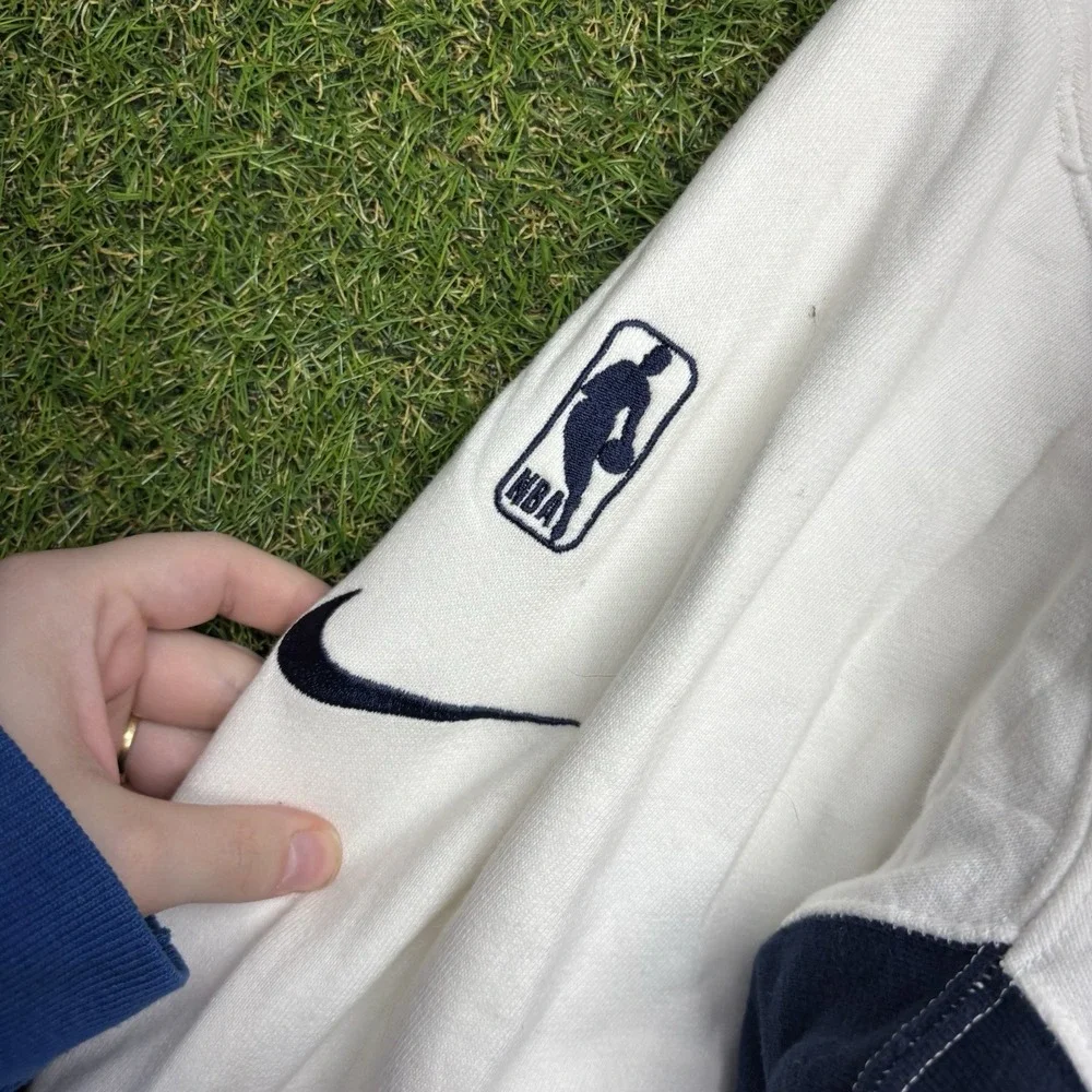 Cleveland Cavaliers Nike Hoodie Mens Small White Blue Sweatshirt Pullover NBA